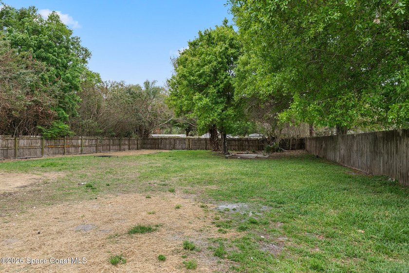 INVESTOR OR FIRST TIME HOME BUYERS! FHA QUALIFIED! This home - photo 31