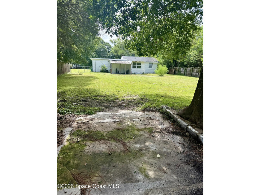 INVESTOR OR FIRST TIME HOME BUYERS! FHA QUALIFIED! This home - photo 36