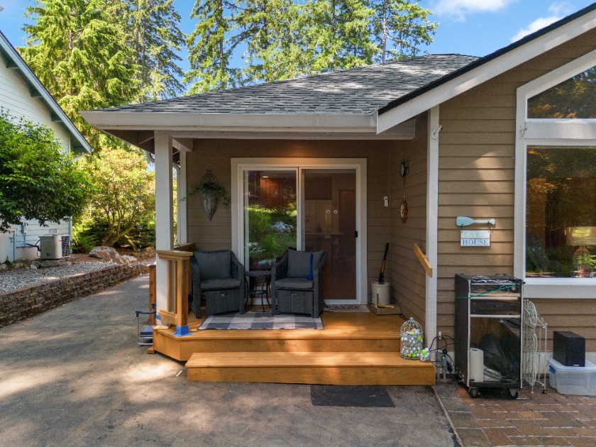 Golf Course Home - Manicured and Updated - photo 9