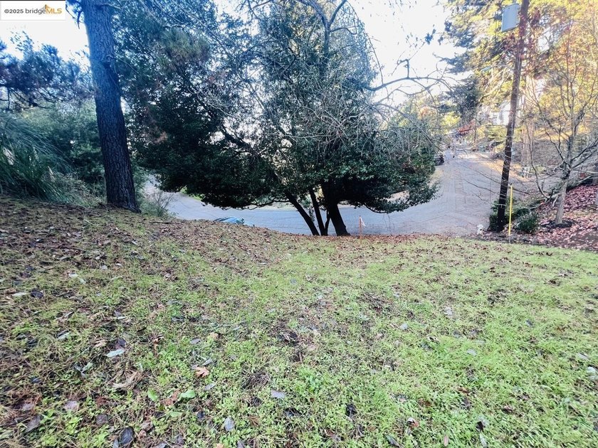 Build your dream home in the prestigious Oakland Hills! This 0 - photo 2