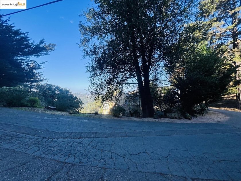 Build your dream home in the prestigious Oakland Hills! This 0 - photo 5