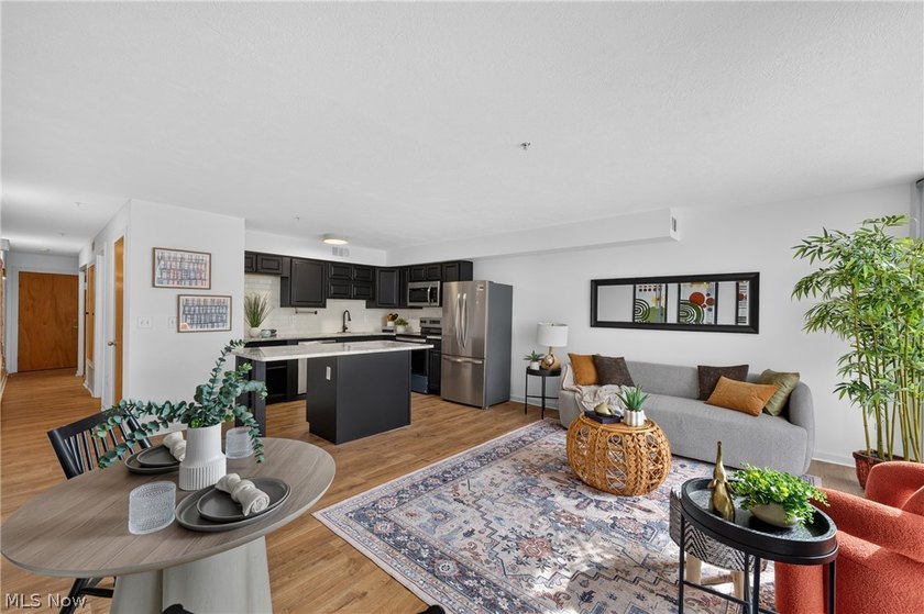 Welcome to urban living at its finest in the highly desirable - photo 9