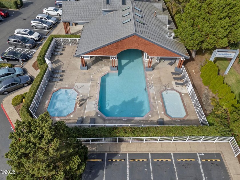 Perched on the top floor with sweeping panoramic ocean views - photo 22