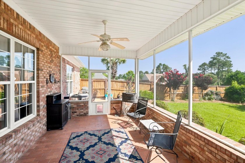 From the circular drive to the fully fenced yard, this 4-side - photo 44
