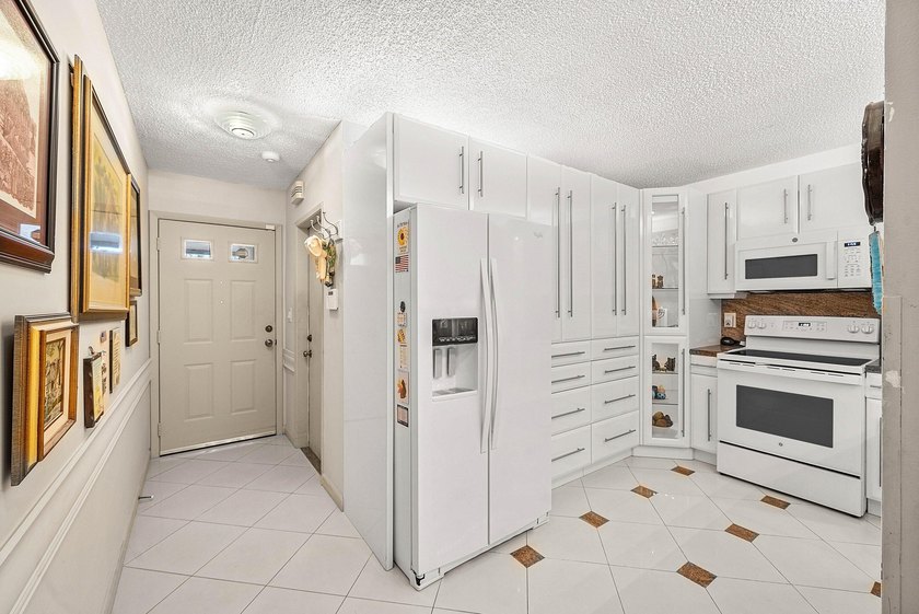 Tucked away as a private end-unit in desirable Town Villas, this - photo 5