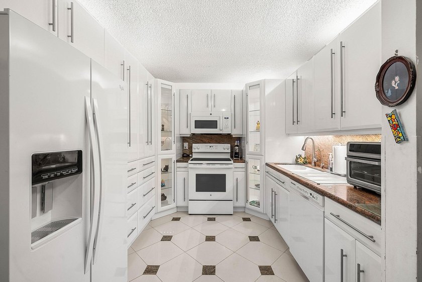 Tucked away as a private end-unit in desirable Town Villas, this - photo 6
