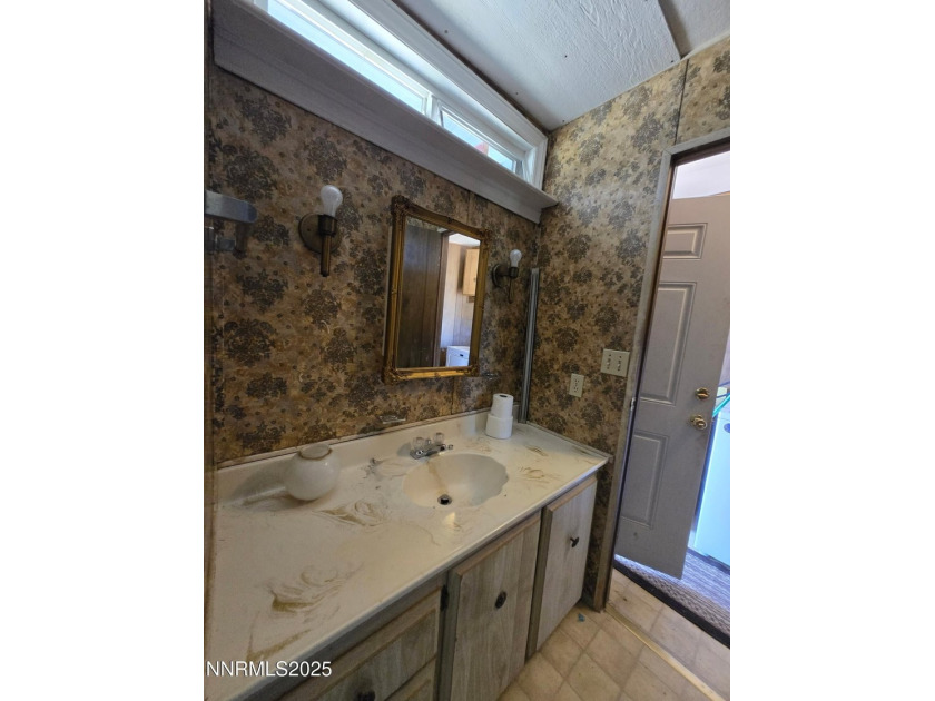 Enjoy the peace and quiet of Topaz Ranch Estate living. This - photo 16