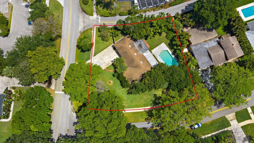 Prime opportunity in the heart of North Palm Beach. Set on an - photo 5