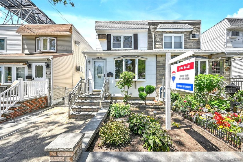 A charming semi-detached 3-bedroom Colonial in Bayside sits on a - photo 15