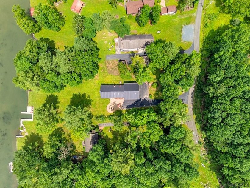 Welcome to your fully renovated Lake Stonycreek retreat! This - photo 41
