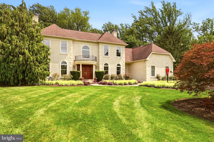 An extraordinary custom estate tucked away on a quiet cul-de-sac - photo 3