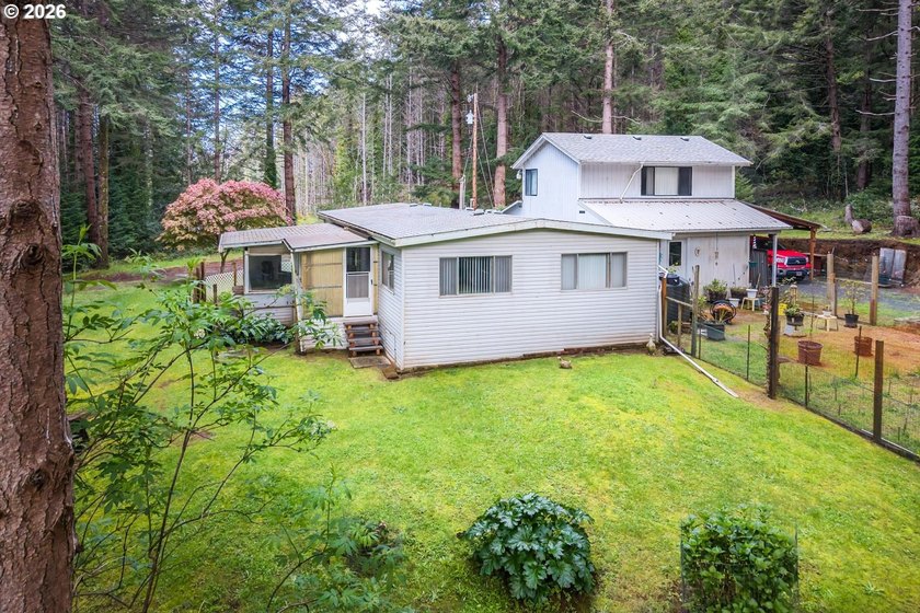 Tucked away on a private road in a charming coastal Oregon town - photo 5