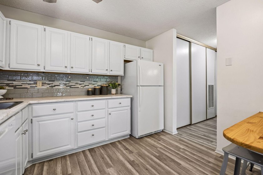 Welcome to this inviting end-unit townhome in the desirable - photo 13