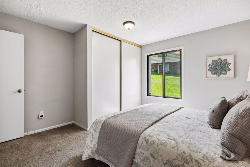 Welcome to this inviting end-unit townhome in the desirable - photo 18