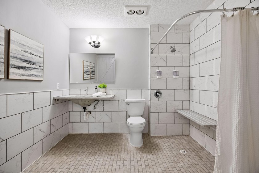 Welcome to this inviting end-unit townhome in the desirable - photo 20
