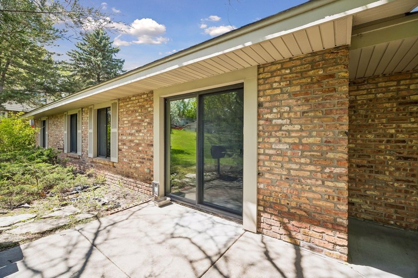 Welcome to this inviting end-unit townhome in the desirable - photo 27