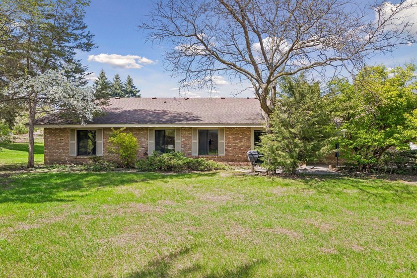 Welcome to this inviting end-unit townhome in the desirable - photo 29