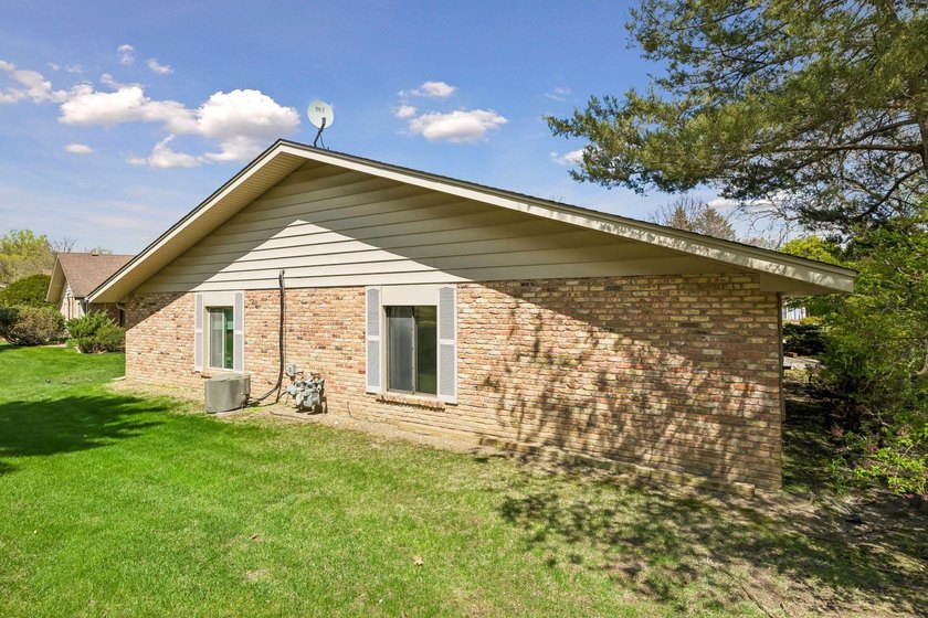 Welcome to this inviting end-unit townhome in the desirable - photo 30