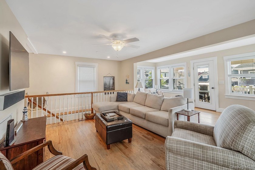 Ideally situated between the beach and bay in Long Beach's - photo 10