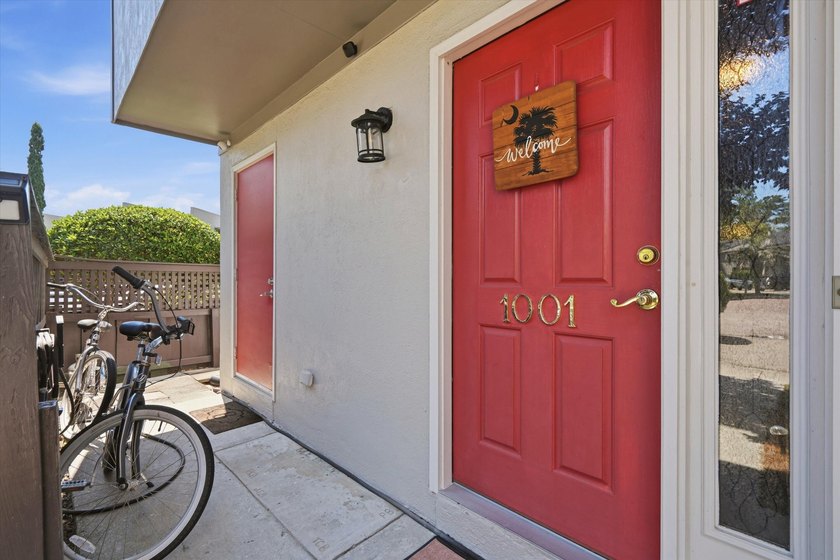 Comfort, convenience, and Lowcountry living come together in one - photo 3