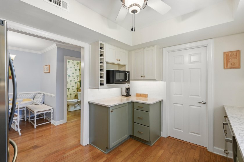 Comfort, convenience, and Lowcountry living come together in one - photo 9
