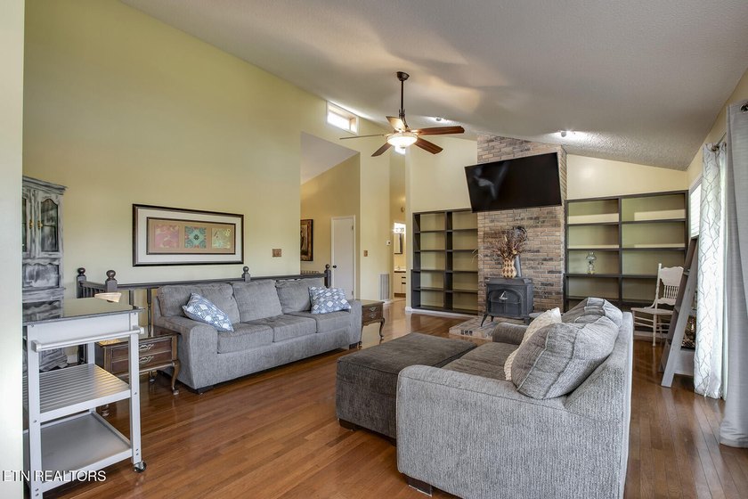 Discover lakeside living at its finest. This Steel frame - photo 12