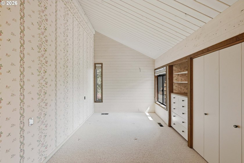 Custom townhouse tucked away on 3+ private, in-town acres - photo 30