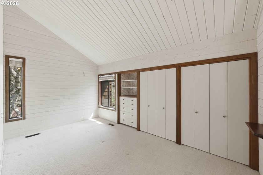 Custom townhouse tucked away on 3+ private, in-town acres - photo 31