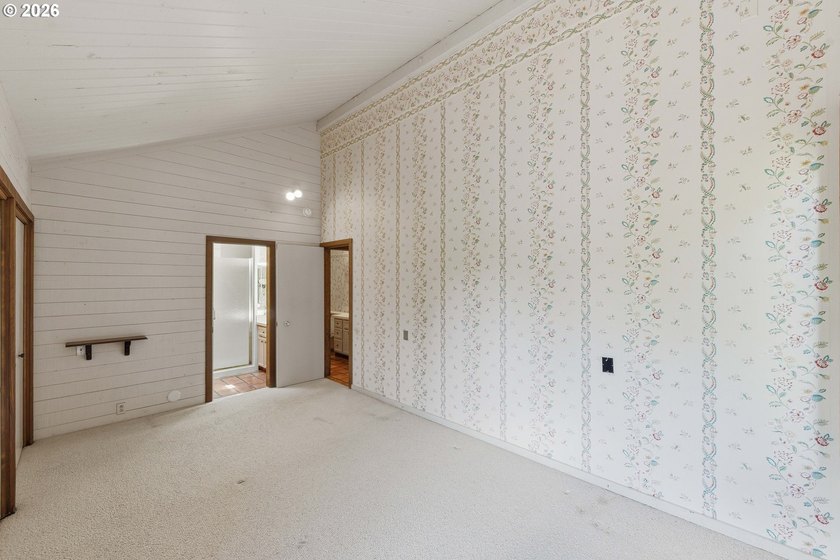 Custom townhouse tucked away on 3+ private, in-town acres - photo 32