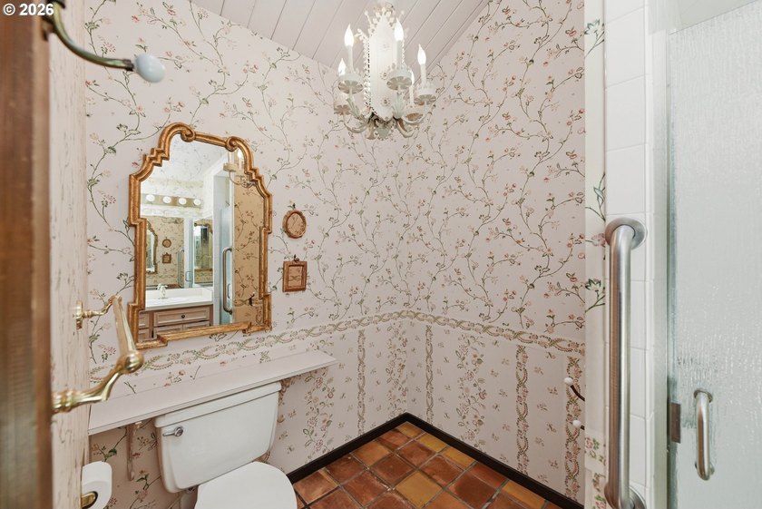 Custom townhouse tucked away on 3+ private, in-town acres - photo 33