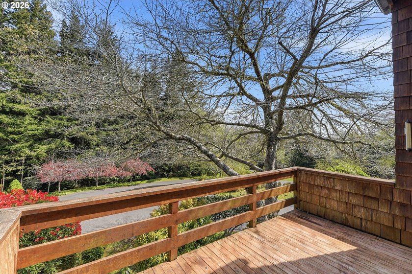 Custom townhouse tucked away on 3+ private, in-town acres - photo 36