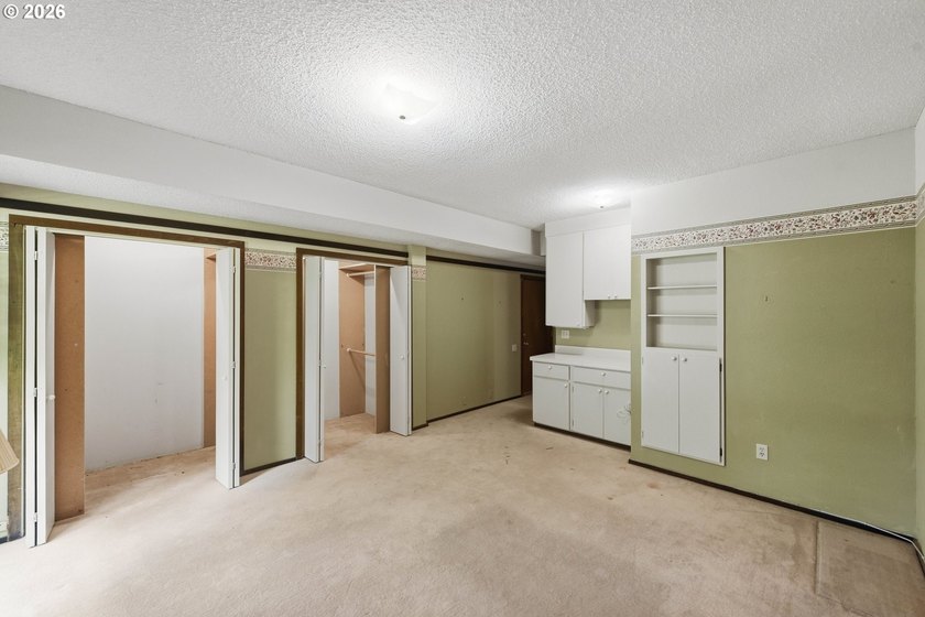 Custom townhouse tucked away on 3+ private, in-town acres - photo 39