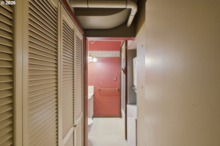 Custom townhouse tucked away on 3+ private, in-town acres - photo 41
