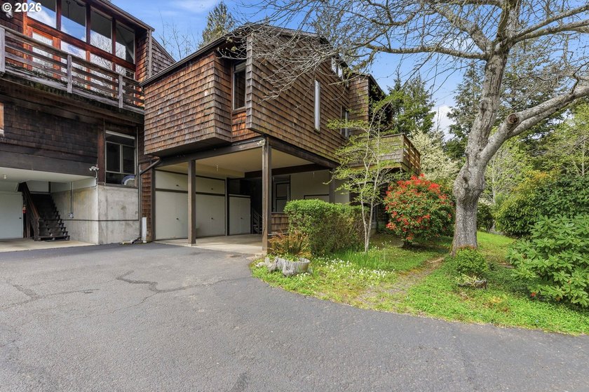 Custom townhouse tucked away on 3+ private, in-town acres - photo 44