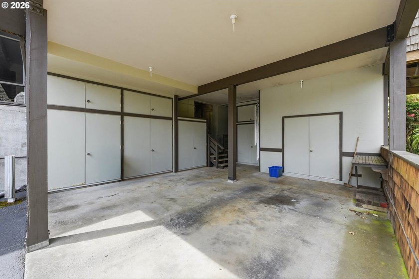Custom townhouse tucked away on 3+ private, in-town acres - photo 45