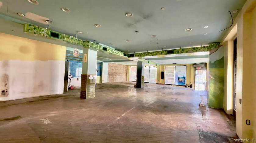 Discover three prime commercial units in a prestigious condo - photo 3