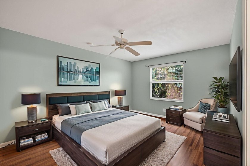 Beautifully updated coastal living just minutes from the ocean - photo 14