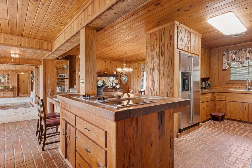 Experience the charm and character of a timeless Lake Jackson - photo 16
