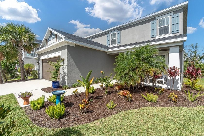 WELCOME HOME to this stunning Taylor Morrison-built residence in - photo 2
