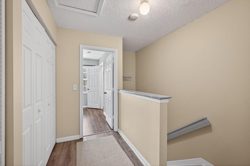 Beautifully updated coastal living just minutes from the ocean - photo 28