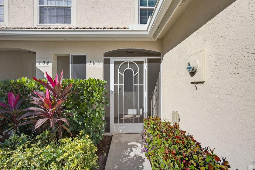 Beautifully updated coastal living just minutes from the ocean - photo 35