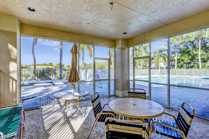 Beautifully updated coastal living just minutes from the ocean - photo 42