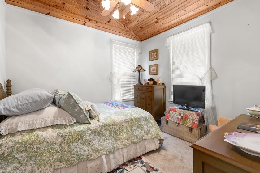 Experience the charm and character of a timeless Lake Jackson - photo 42