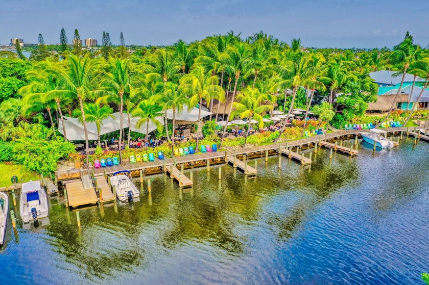 Beautifully updated coastal living just minutes from the ocean - photo 43
