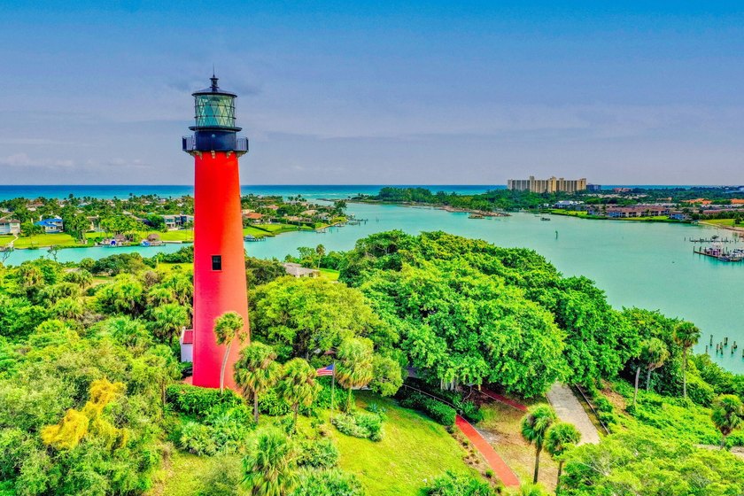 Beautifully updated coastal living just minutes from the ocean - photo 45