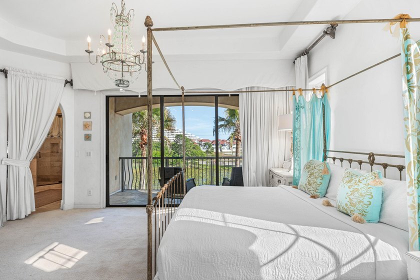 Perfectly positioned just steps from the Gulf, 22 Saint Tropez - photo 46