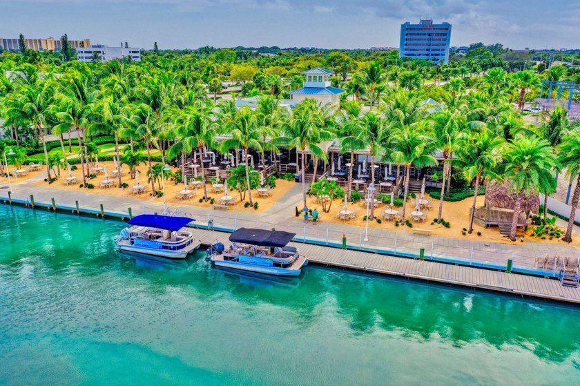 Beautifully updated coastal living just minutes from the ocean - photo 46