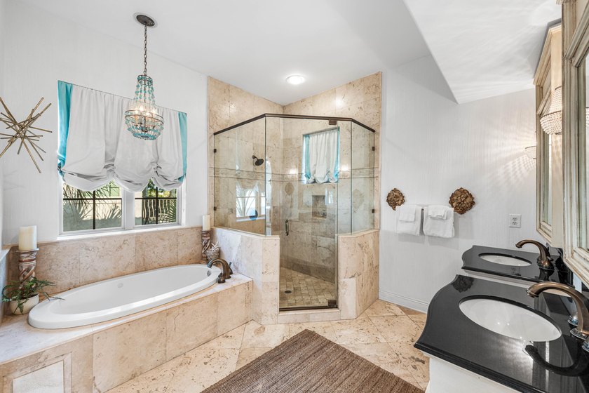 Perfectly positioned just steps from the Gulf, 22 Saint Tropez - photo 48