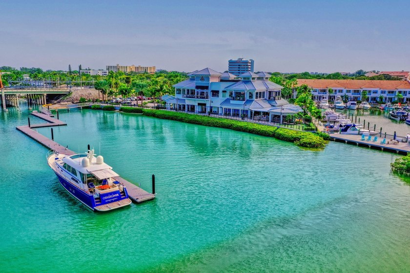 Beautifully updated coastal living just minutes from the ocean - photo 49