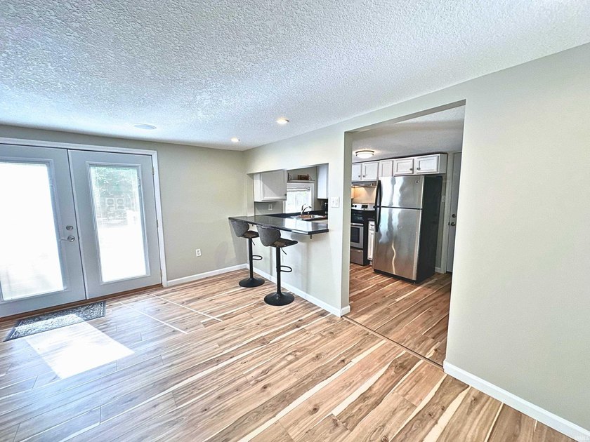 NO PROJECTS NEEDED! FULL RENO! This Irish Lake cottage is - photo 3